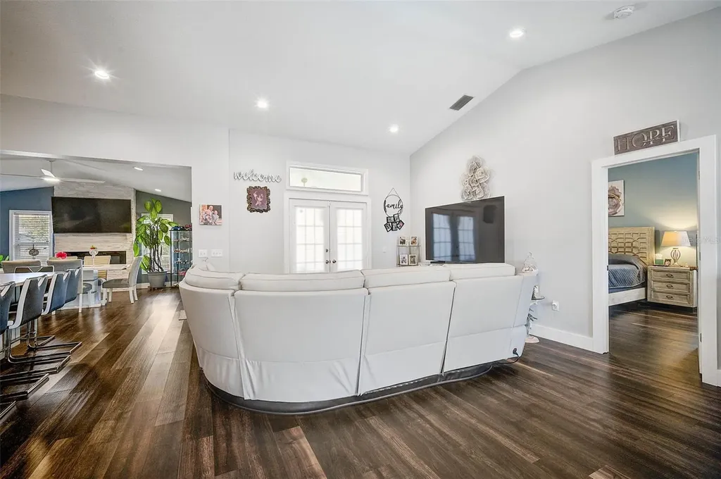 5565 Sweetwater Oak Drive Sarasota FL 34232