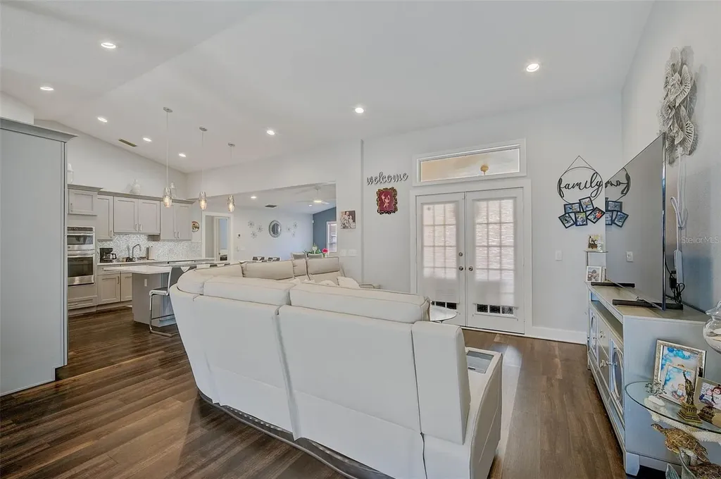 5565 Sweetwater Oak Drive Sarasota FL 34232