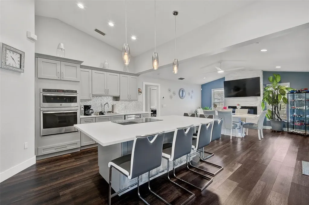 5565 Sweetwater Oak Drive Sarasota FL 34232