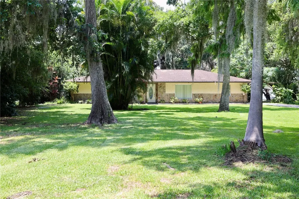 860 Oak Shore Drive St Cloud FL 34771