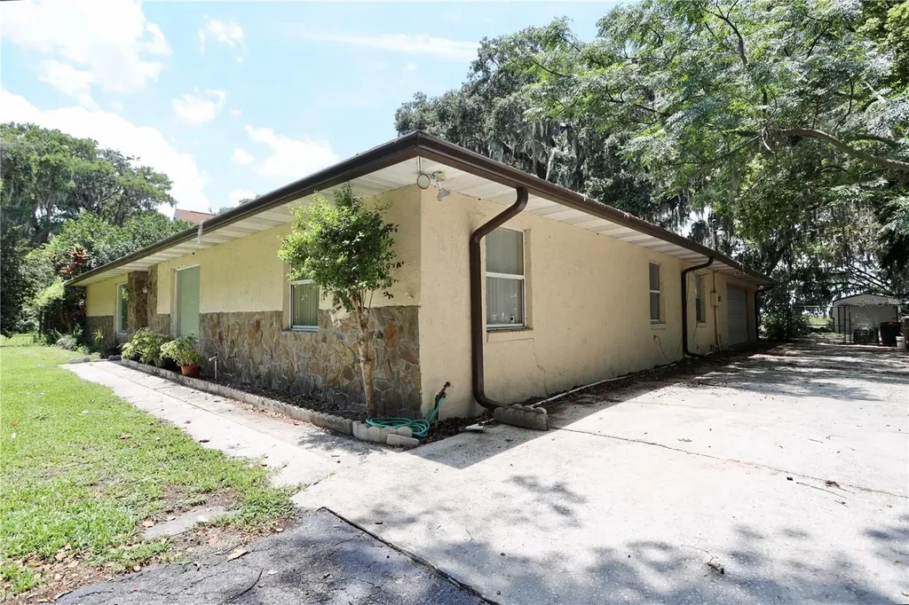 860 Oak Shore Drive St Cloud FL 34771