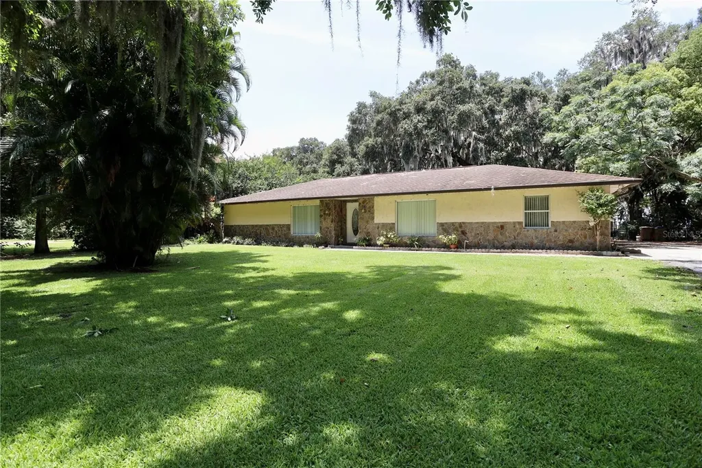 860 Oak Shore Drive St Cloud FL 34771