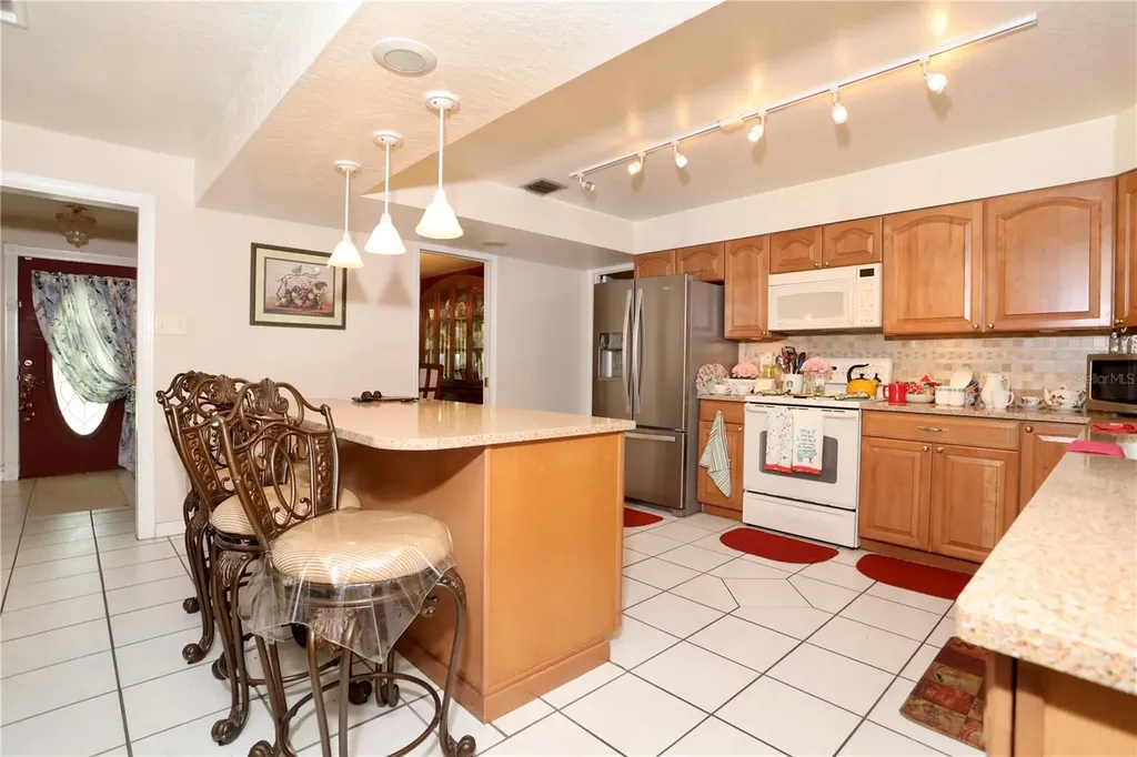 860 Oak Shore Drive St Cloud FL 34771