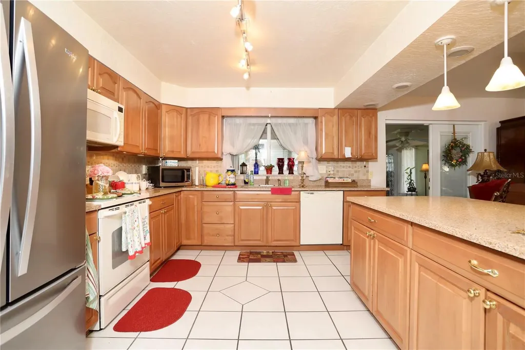 860 Oak Shore Drive St Cloud FL 34771