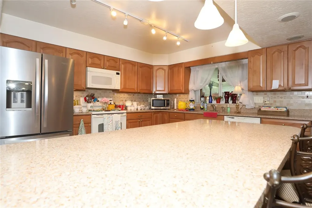860 Oak Shore Drive St Cloud FL 34771