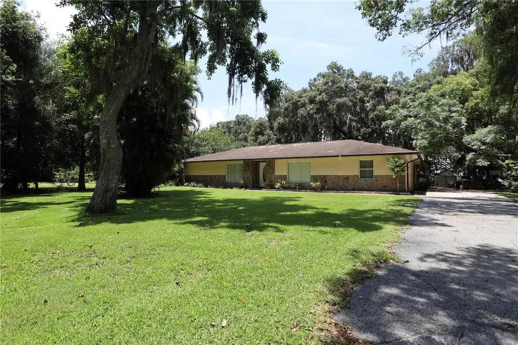 860 Oak Shore Drive St Cloud FL 34771