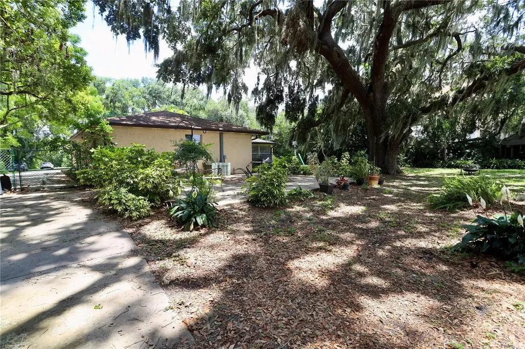 860 Oak Shore Drive St Cloud FL 34771