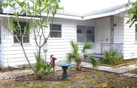 302 S Palm Avenue Frostproof FL 33843