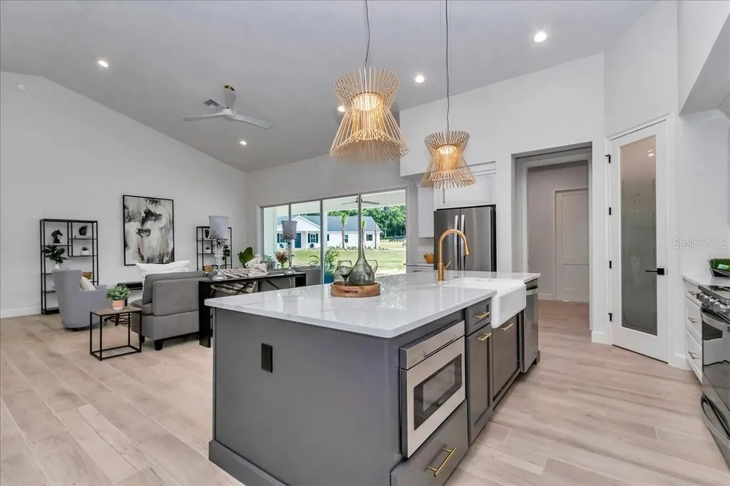1631 W Highway 329 Citra FL 32113