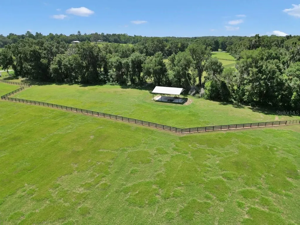 1631 W Highway 329 Citra FL 32113
