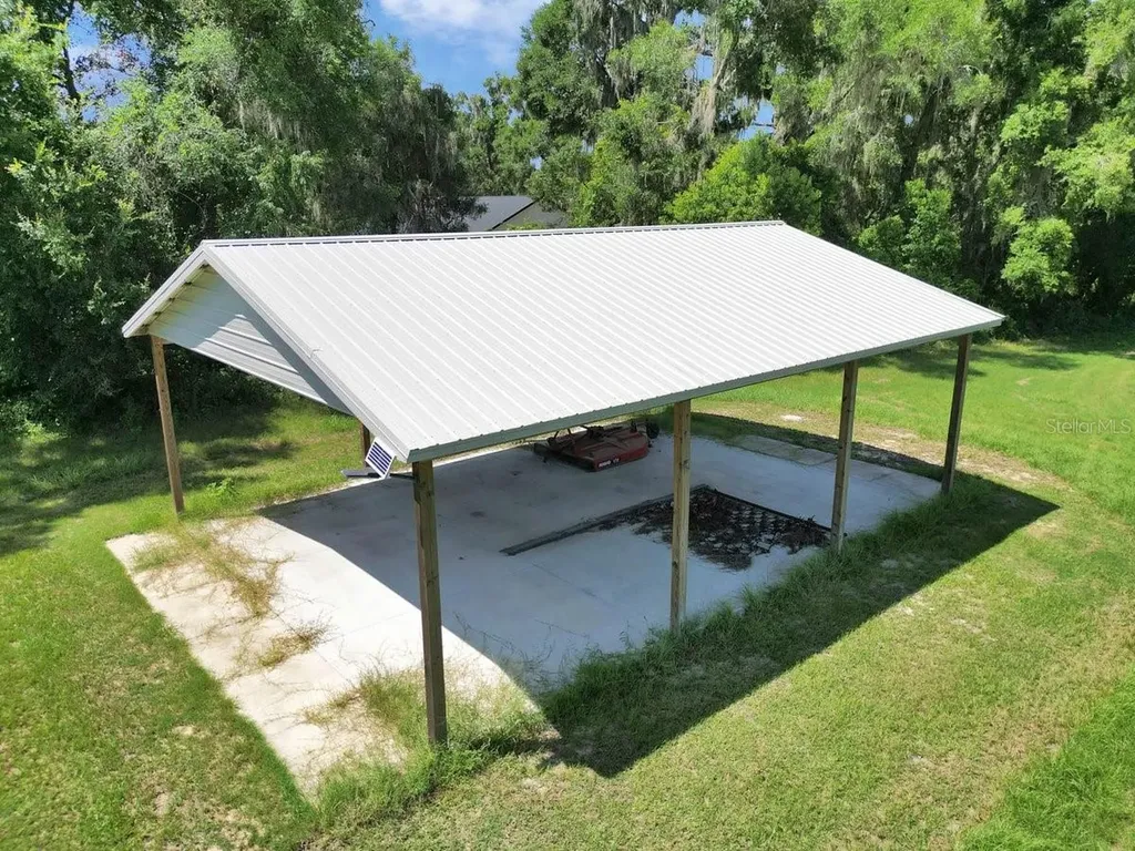 1631 W Highway 329 Citra FL 32113