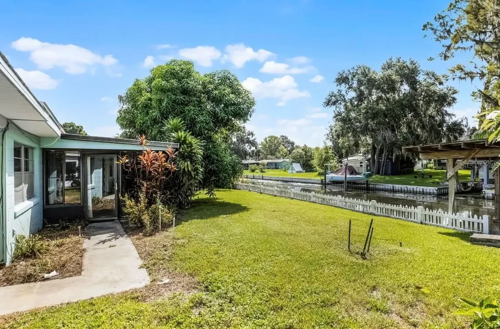 11812 Watts Court Tavares FL 32778