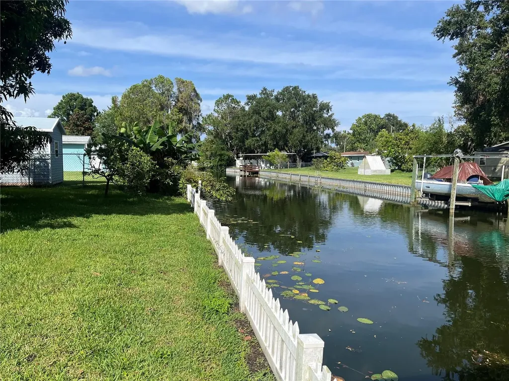 11812 Watts Court Tavares FL 32778