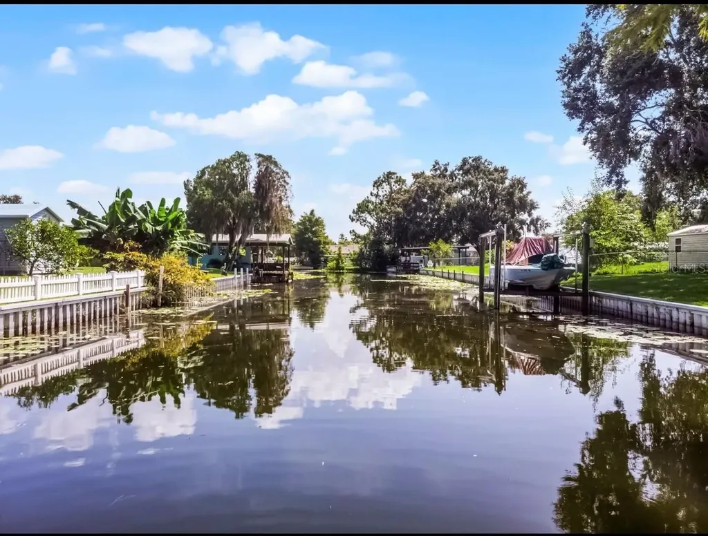 11812 Watts Court Tavares FL 32778