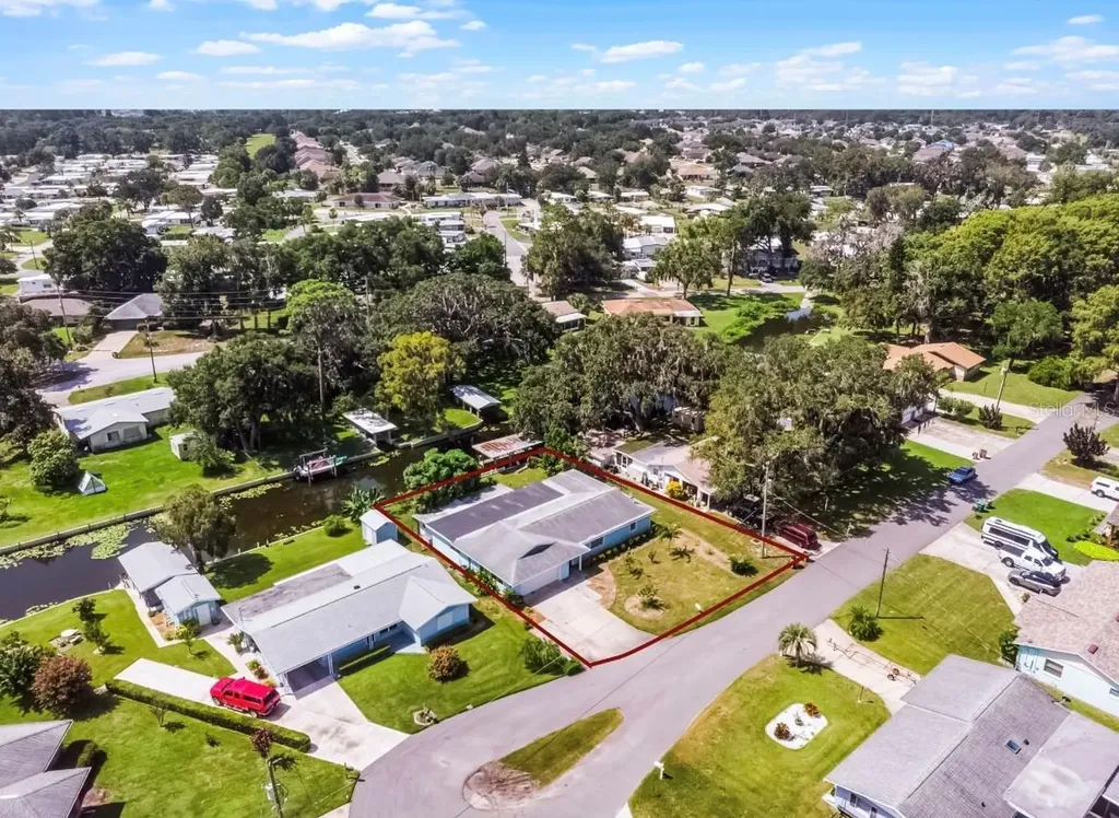 11812 Watts Court Tavares FL 32778