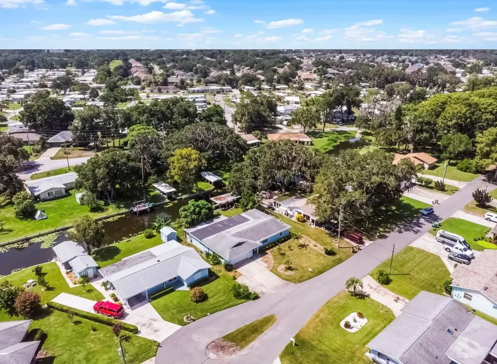 11812 Watts Court Tavares FL 32778