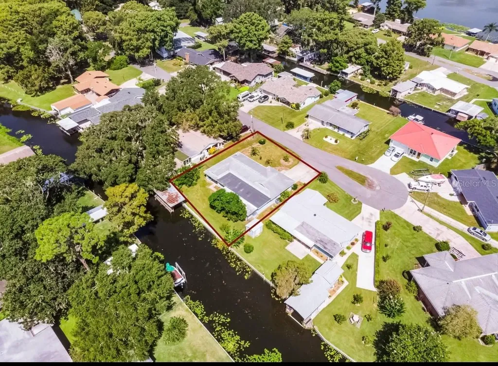 11812 Watts Court Tavares FL 32778