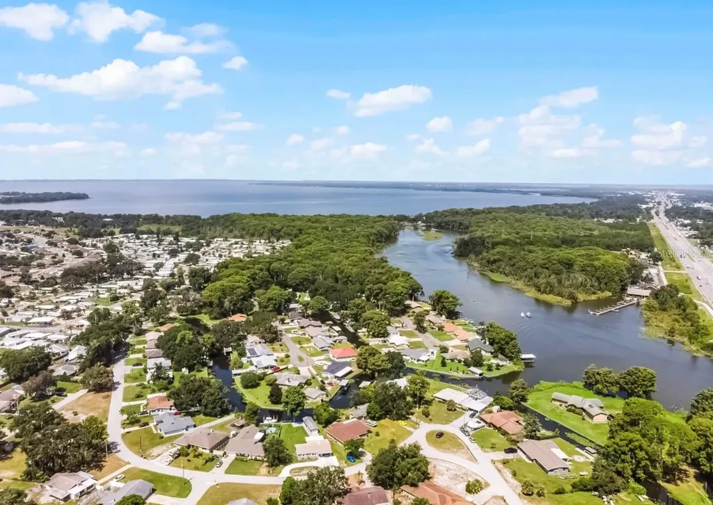 11812 Watts Court Tavares FL 32778