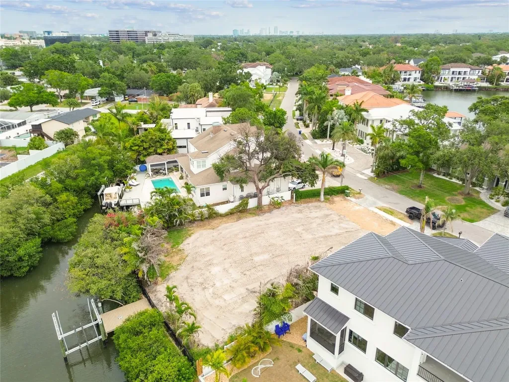 17 W Spanish Main Street Tampa FL 33609