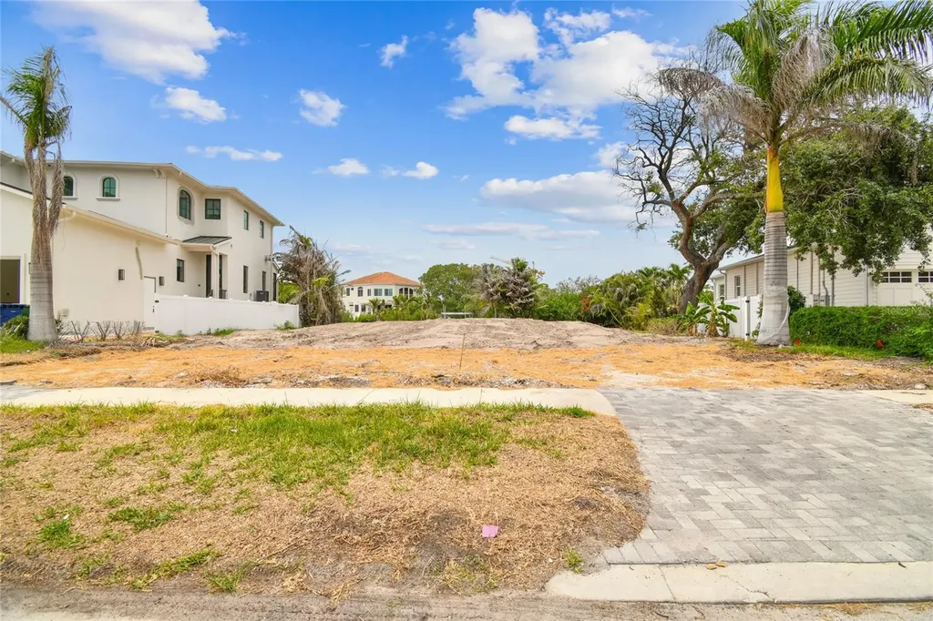 17 W Spanish Main Street Tampa FL 33609