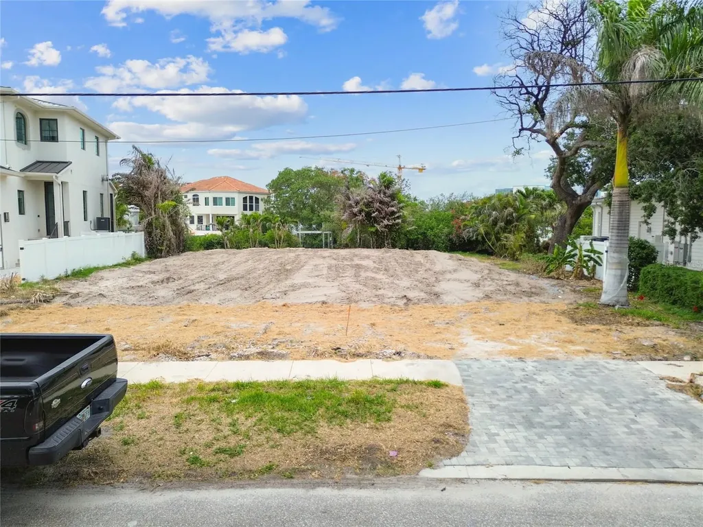 17 W Spanish Main Street Tampa FL 33609