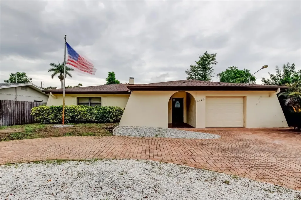 6409 41st Avenue N St Petersburg FL 33709