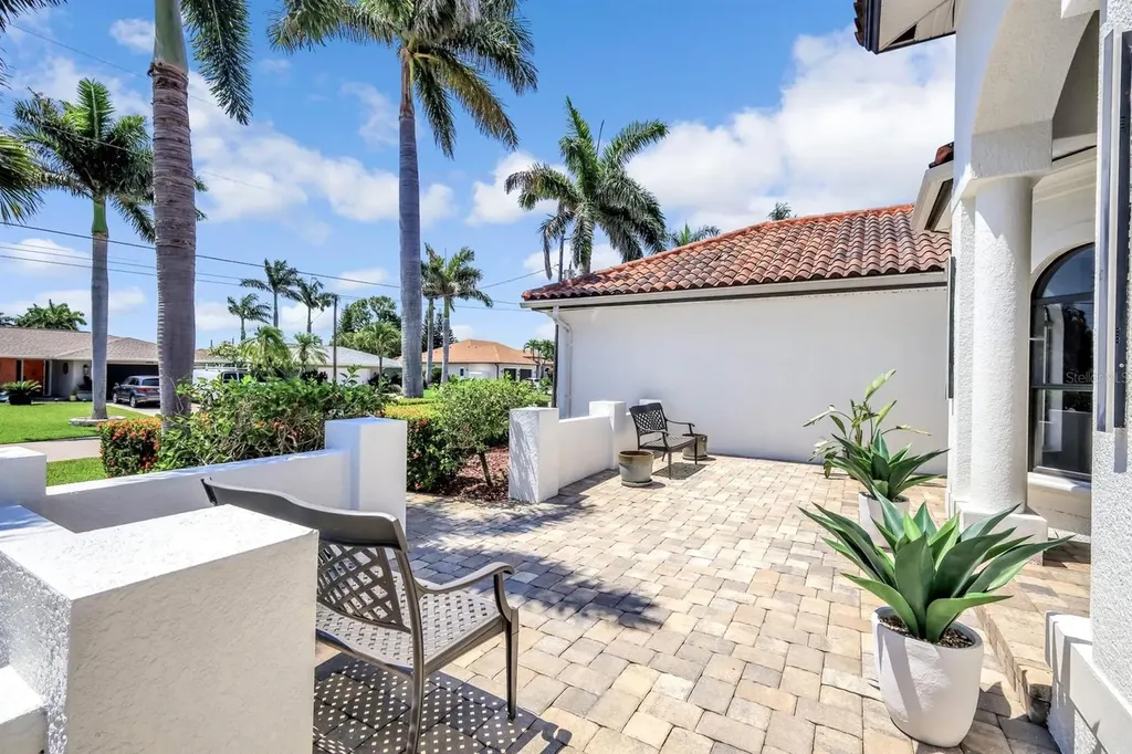 3917 SE 19th Avenue Cape Coral FL 33904