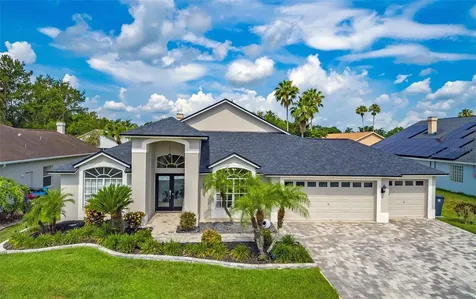 18504 Country Crest Place Tampa FL 33647