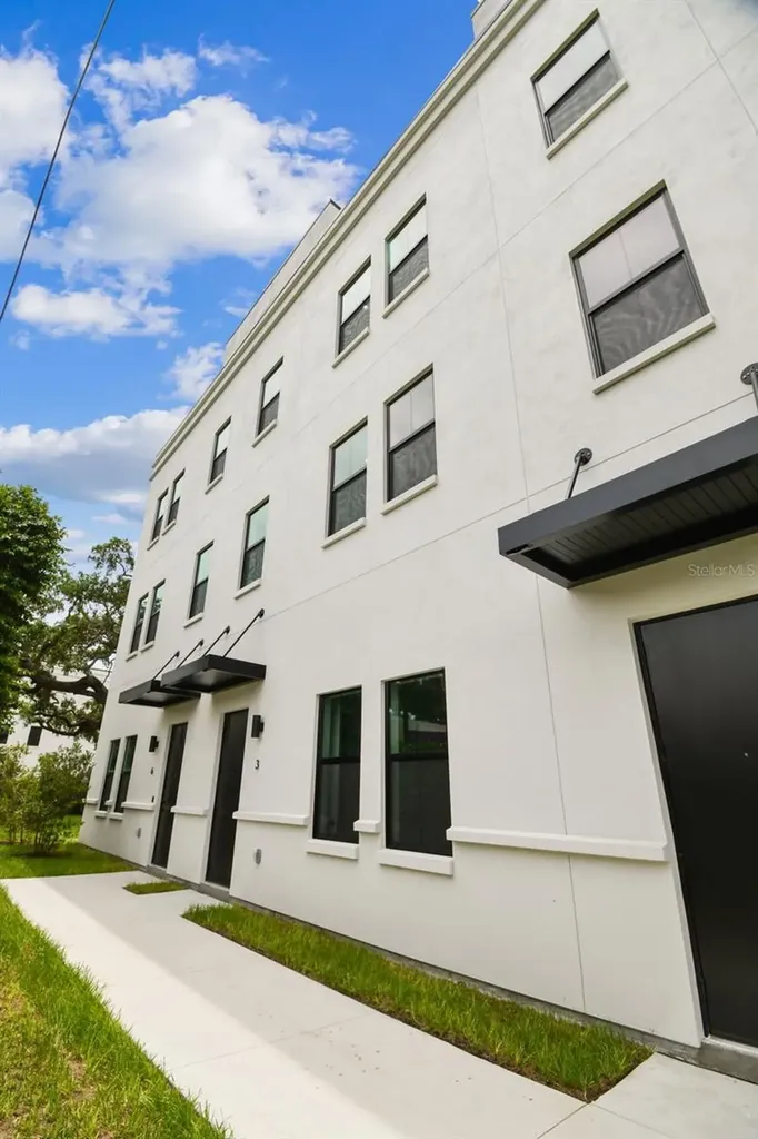 1218 E Kay Street Tampa FL 33602