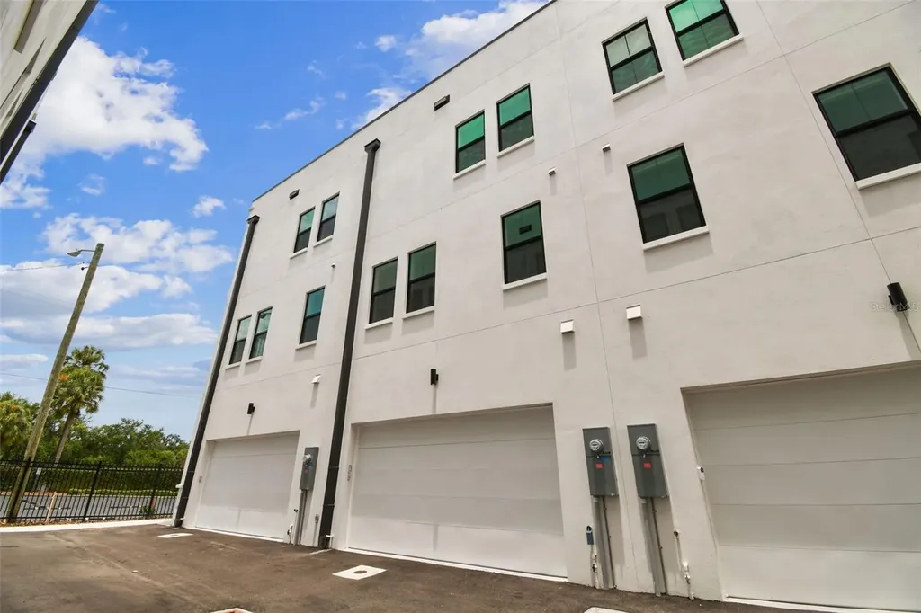 1218 E Kay Street Tampa FL 33602