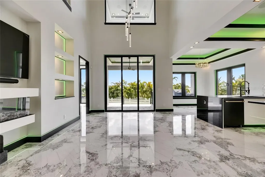 6526 Simone Shores Circle Apollo Beach FL 33572