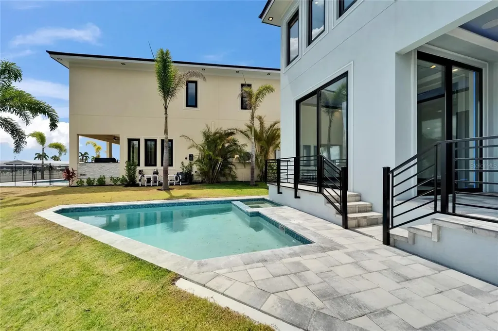 6520 Simone Shores Circle Apollo Beach FL 33572