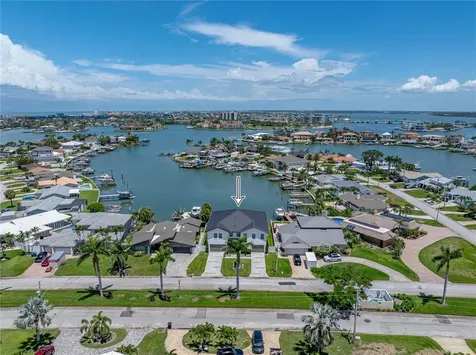 1037 79th Street S St Petersburg FL 33707