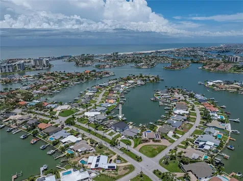 1037 79th Street S St Petersburg FL 33707