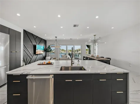 1037 79th Street S St Petersburg FL 33707