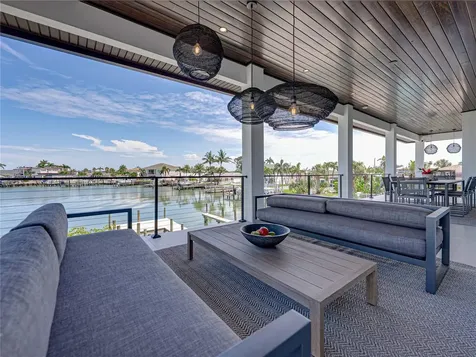 1037 79th Street S St Petersburg FL 33707