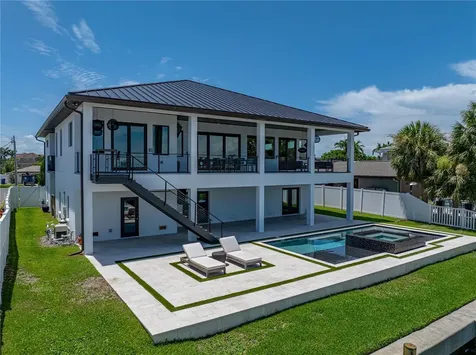 1037 79th Street S St Petersburg FL 33707