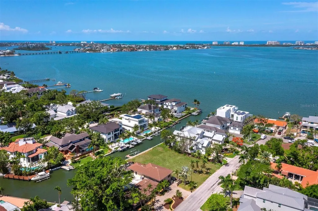 1536 Sandpiper Lane Sarasota FL 34239