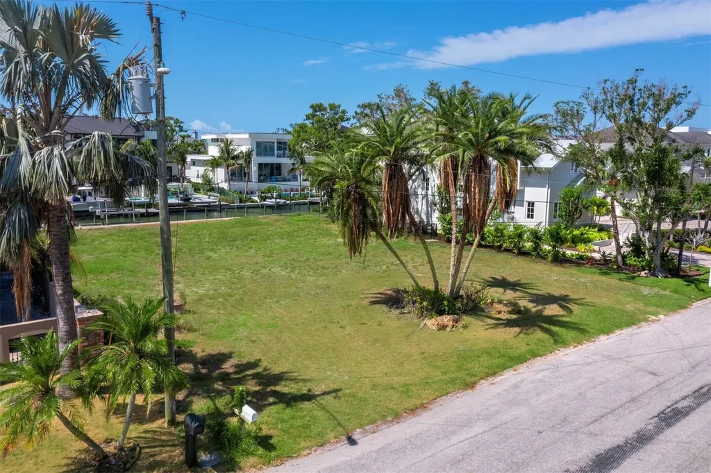 1536 Sandpiper Lane Sarasota FL 34239