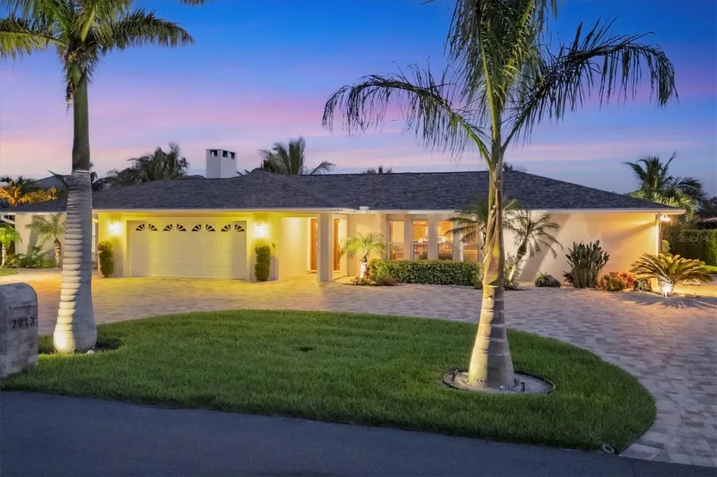 7913 19th Avenue Drive W Bradenton FL 34209