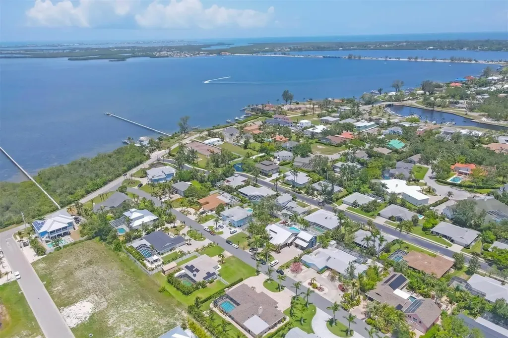 7913 19th Avenue Drive W Bradenton FL 34209