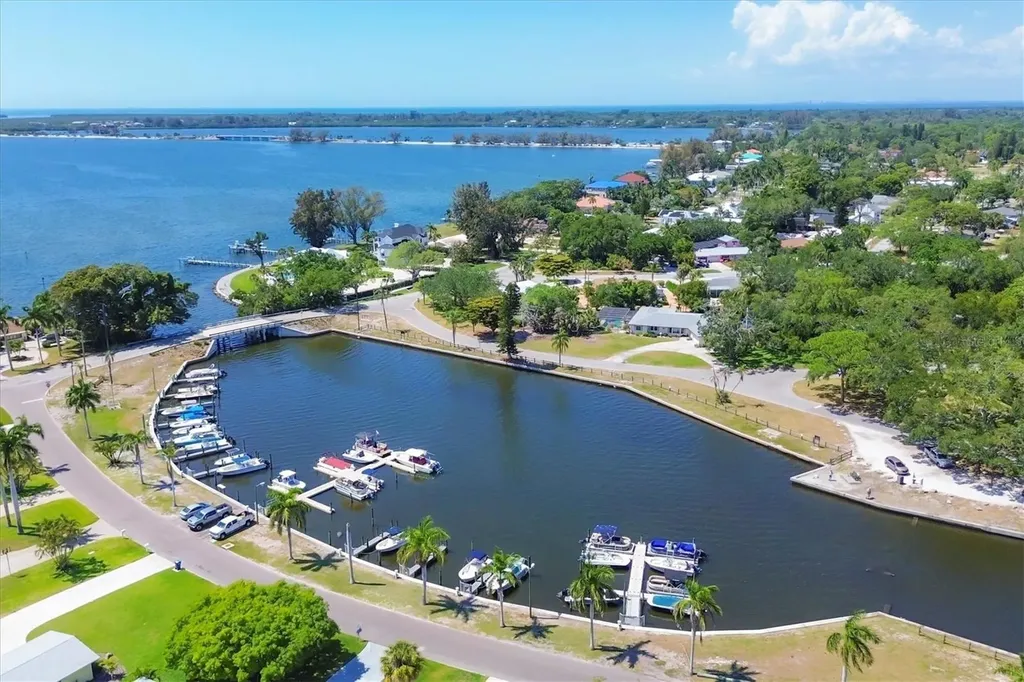 7913 19th Avenue Drive W Bradenton FL 34209
