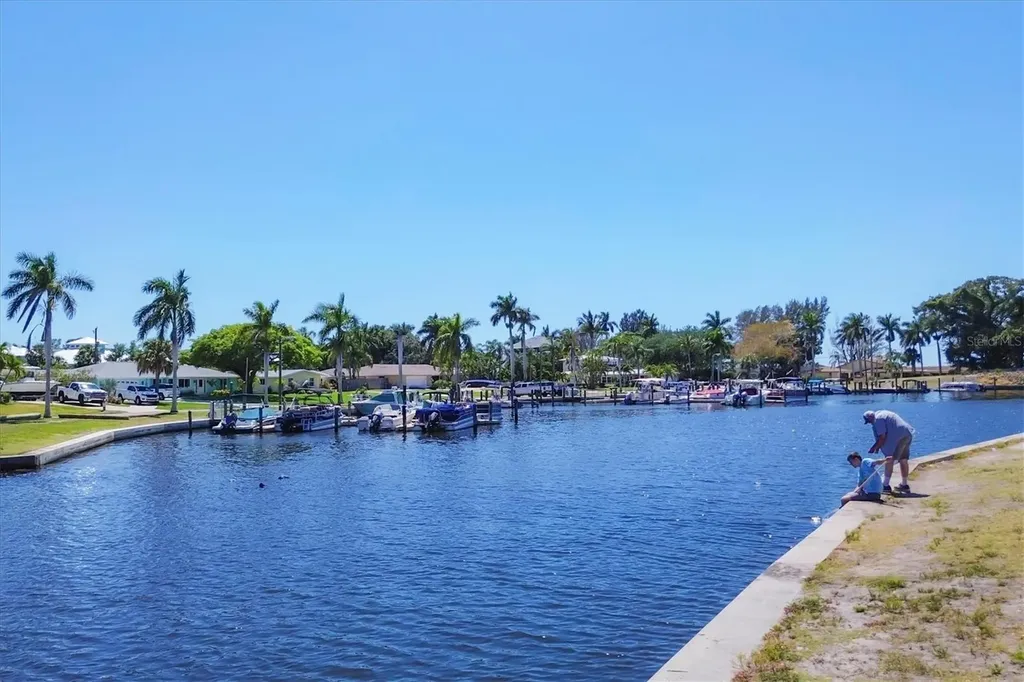 7913 19th Avenue Drive W Bradenton FL 34209