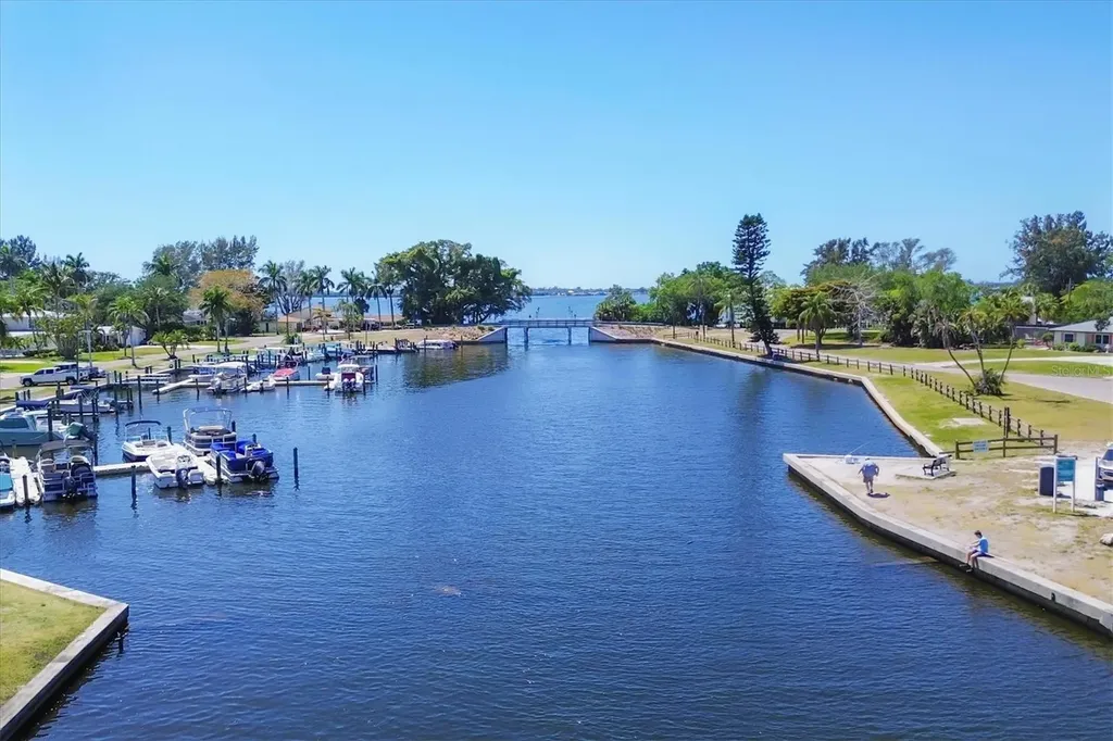 7913 19th Avenue Drive W Bradenton FL 34209