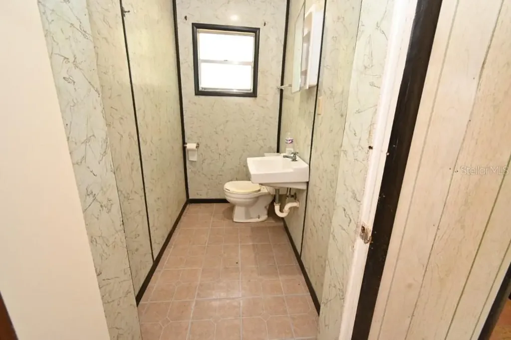 14312 1st Street Dade City FL 33525
