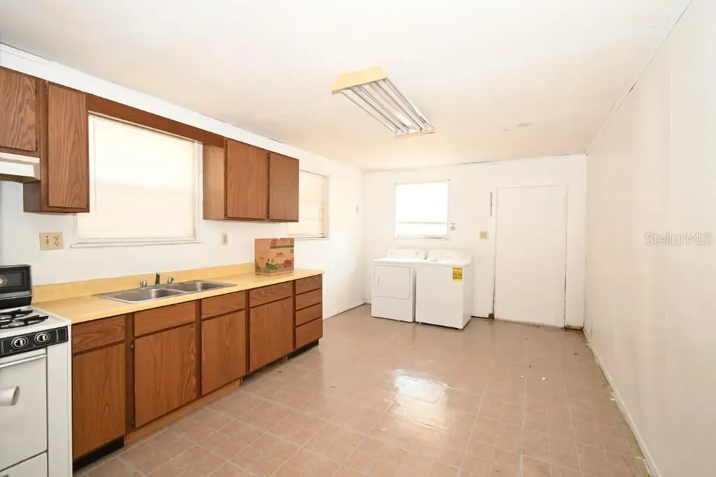 14312 1st Street Dade City FL 33525