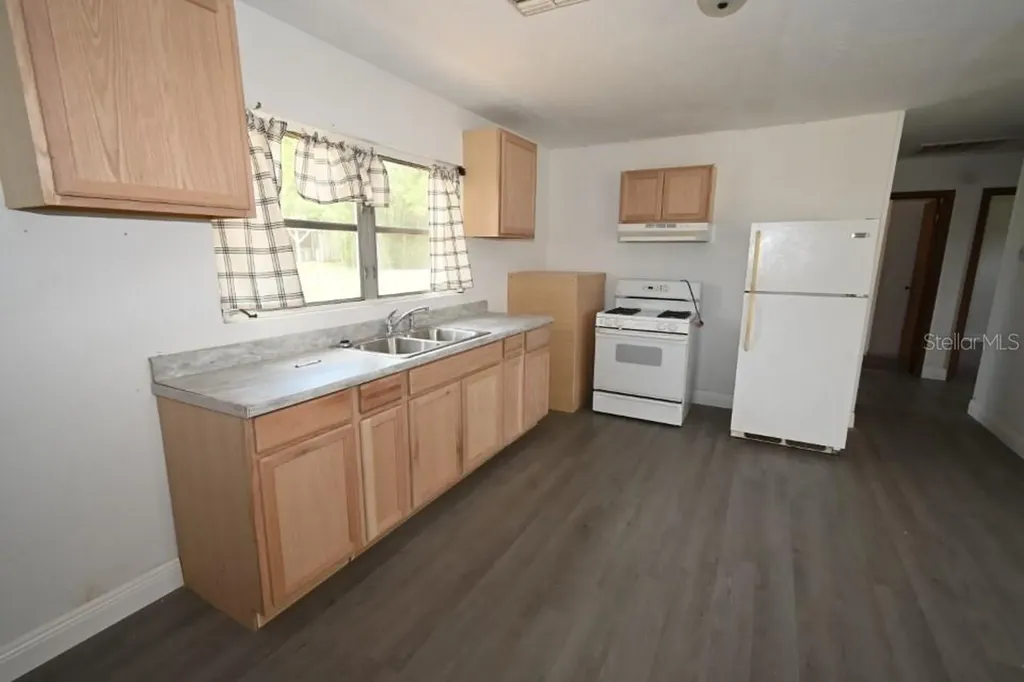 14312 1st Street Dade City FL 33525