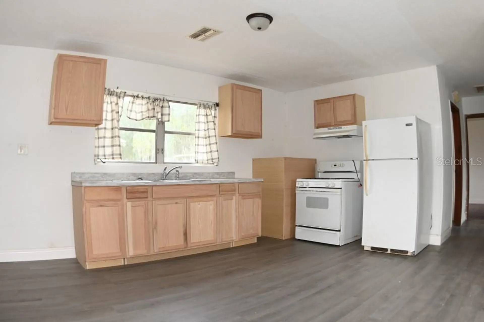 14312 1st Street Dade City FL 33525