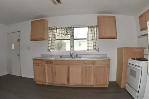14312 1st Street Dade City FL 33525
