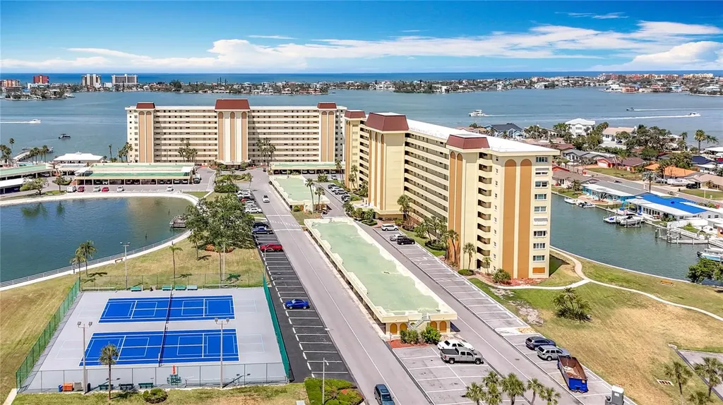 4725 Cove Circle St Petersburg FL 33708